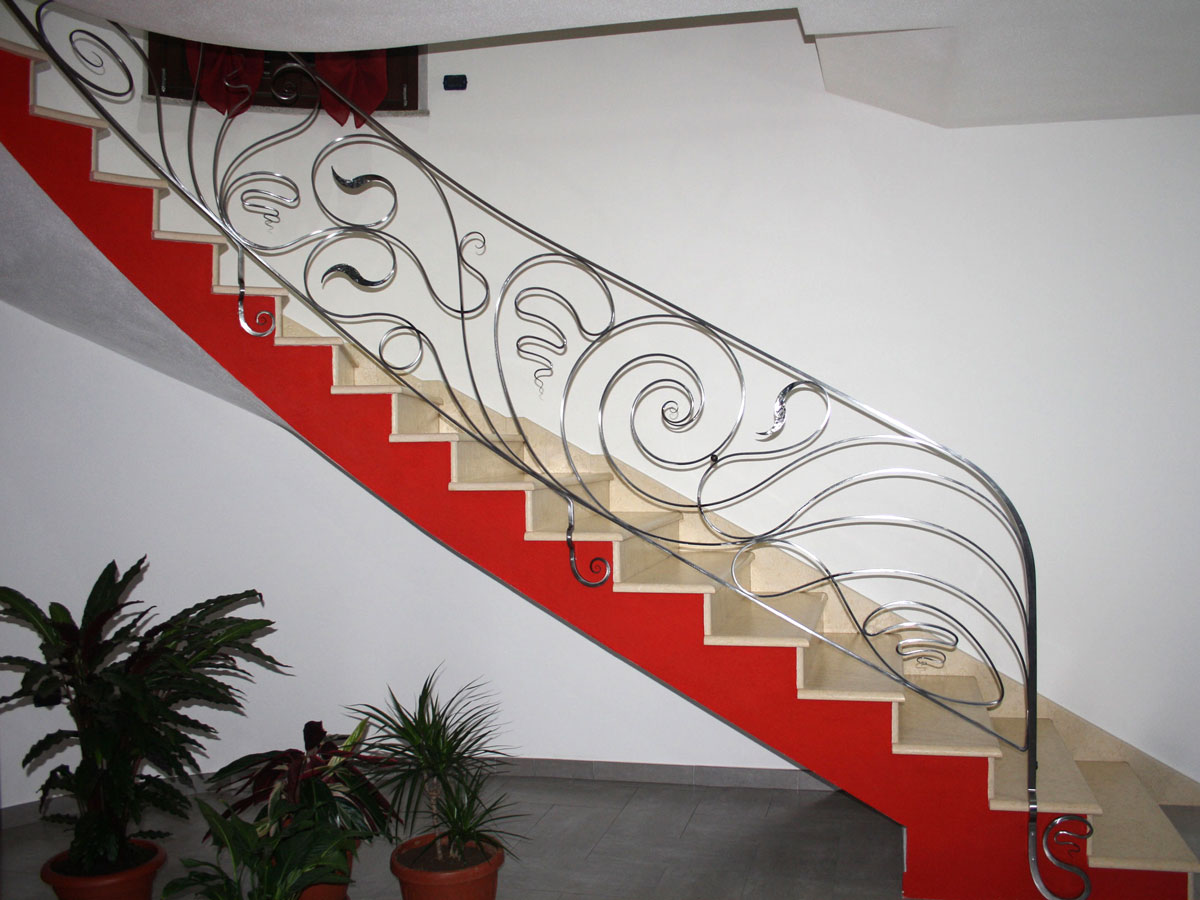 Ringhiere in ferro battuto per scalinate ed interni for Ringhiere in ferro battuto per scale interne moderne